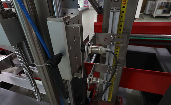 一字型全自動封箱機(jī),封箱機(jī)設(shè)備,封箱機(jī)